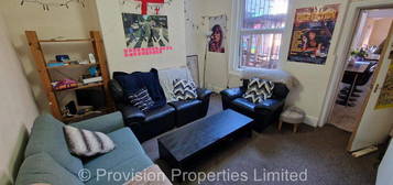 5 bedroom terraced house to rent