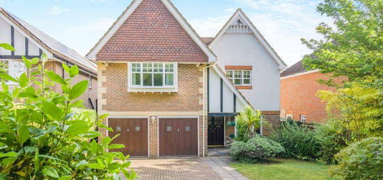 6 bedroom detached house