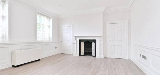 Flat to rent in Hampstead High Street, Hampstead Village NW3