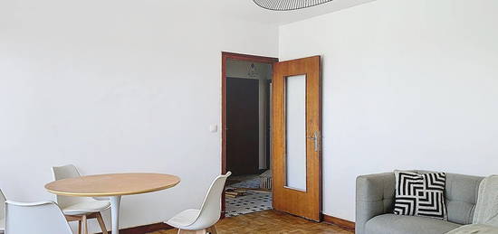 Appartement meublé  à louer, 4 pièces, 3 chambres, 80 m²