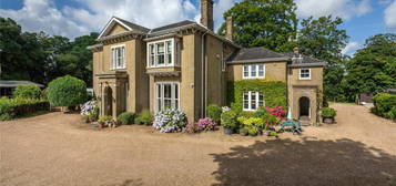 6 bedroom detached house for sale