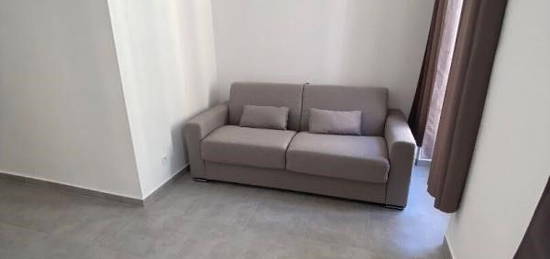 Studio meublé  à louer, 1 pièce, 23 m², Étage 2/–