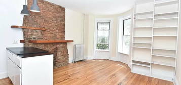 437 1st St Apt 2D, Brooklyn, NY 11215