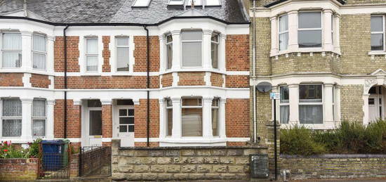 6 bedroom terraced house