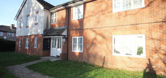 Flat to rent in Reid Close, Hayes UB3