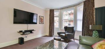 3 bedroom flat for sale