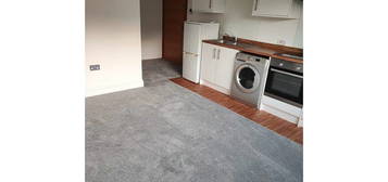 2 bed flat to rent