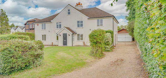 5 bedroom detached house