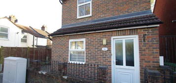 1 bedroom detached house to rent