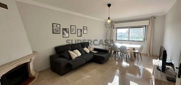 APARTAMENTO T2 EM MEM MARTINS - SINTRA