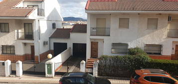 Chalet adosado en venta en  N-420, 17