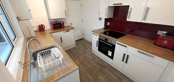 5 bed terraced house to rent