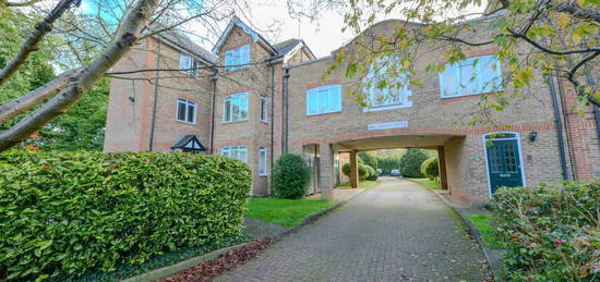 Flat for sale in Holywell Hill, St. Albans AL1