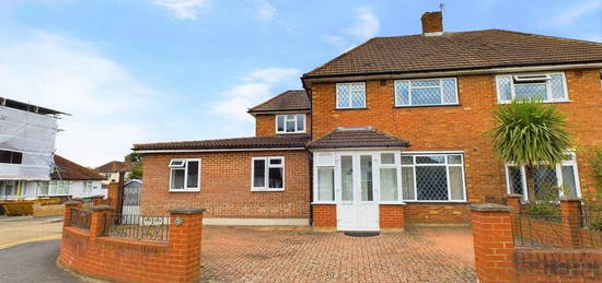 5 bedroom semi-detached house for sale