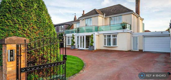 4 bedroom detached house