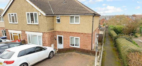 3 bed semi-detached house to rent