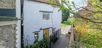 2 bedroom detached house