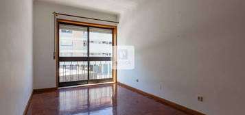 Apartamento T1 na Praça do Marquês