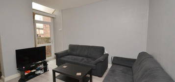 5 bedroom terraced house to rent