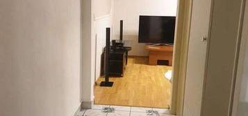 Inchiriez apartament 2 camere etaj 1 zona centrala