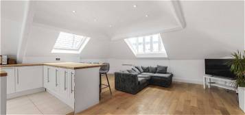 Flat to rent in Trebovir Road, London, Kensington And Chelsea SW5