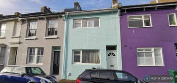 5 bedroom terraced house