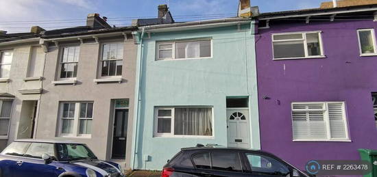 5 bedroom terraced house