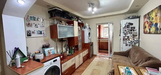 De vanzare 2 camere, etajul 2, 60mp, boxa, garaj, mobilat , 59000 e