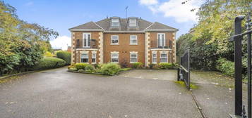 Flat for sale in Wokingham, Berkshire RG40