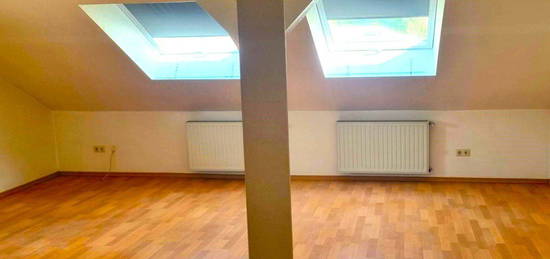 2-Zimmer-Dachwohnung mit Einbauküche und Bad in Alsenborn