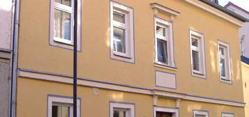 Individuelle DG-Wohnung in ruhiger Seitenstraße