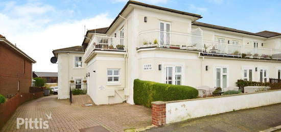 Flat to rent in Cliff Road, Sandown PO36