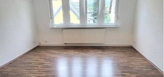 Kleine 3-Zi-Wohnung in Saalfeld zu vermieten ! Ideal für 2 Personen !