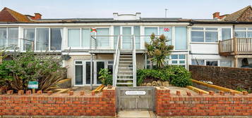 Flat to rent in Chanel View, Bexhill-On-Sea TN40