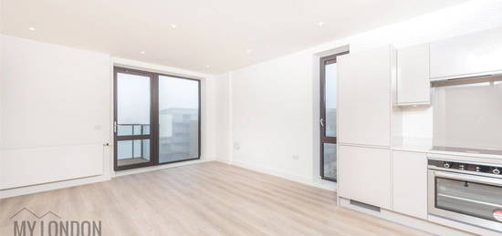 Flat to rent in Sailors House, Aberfeldy Village, Poplar E14