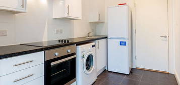 Flat to rent in Hilldrop Road, London N7