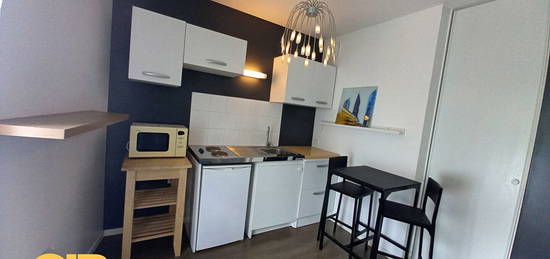 A LOUER STUDIO MEUBLE de 20m² - RENNES RUE DE FOUGERES