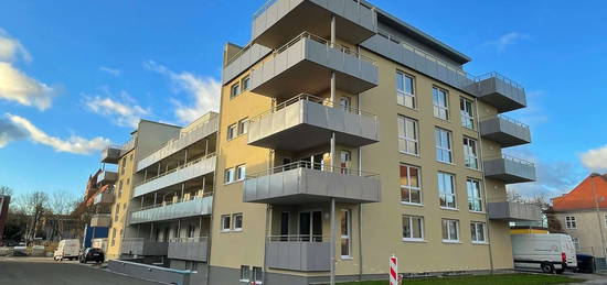 Große 2-Zimmer-Wohnung mit Einbauküche, Tageslichtbad und Terrasse im Zentrum