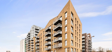 Flat to rent in Kingwood Apartments, Waterline Way, London SE8