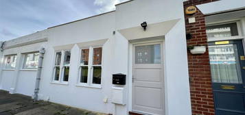 Flat to rent in Marina Arcade, Bexhill-On-Sea TN40