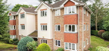 Flat to rent in St Charles Court, St Charles Place, Weybridge KT13