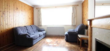 Flat to rent in Alderson Place, Southall UB2