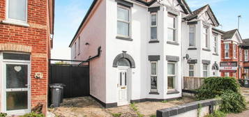 5 bed semi-detached house to rent