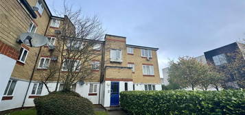 Flat to rent in Dadswood, Harlow, Essex CM20