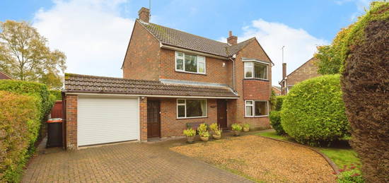 Detached house for sale in Heath Road, Leighton Buzzard LU7