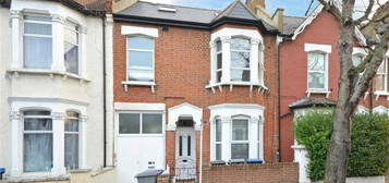 Maisonette to rent in Huddlestone Road, London NW2