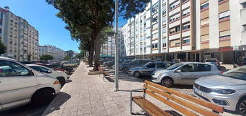 Arrendamento de Apartamento T2  na avenida Carolina Michaelis s/n