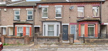 4 bedroom terraced house to rent