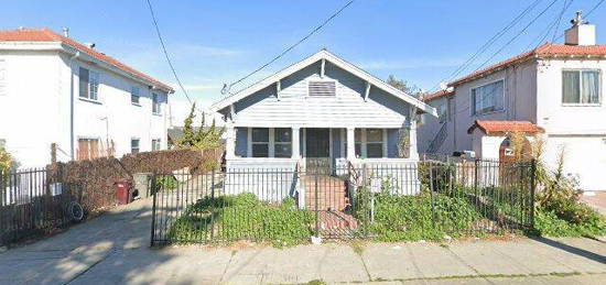 2517 82nd Ave #A, Oakland, CA 94605