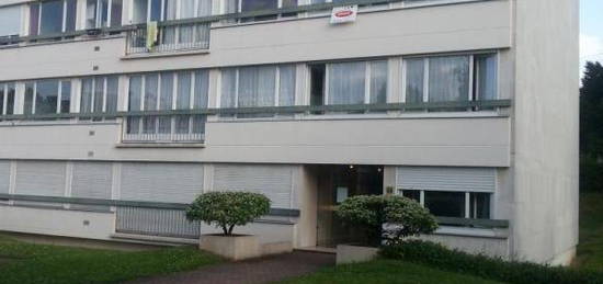 Appartement  à louer, 4 pièces, 3 chambres, 77 m²